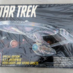 Star Trek Special Edition USS Enterprise with Lights and Sound – AMT