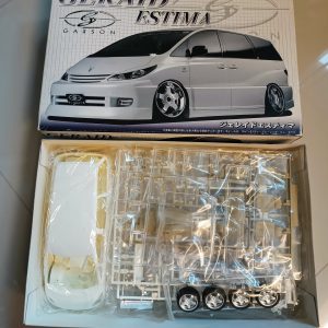 Toyota Geraid Estima 1/24 Model Kit